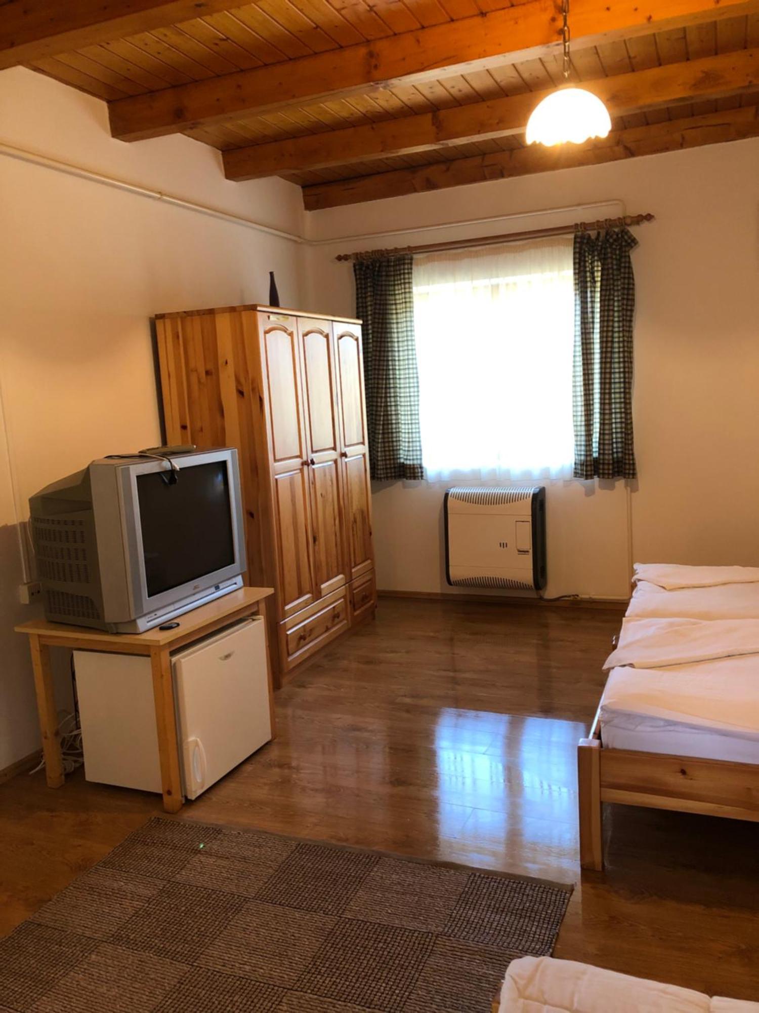 Tisza-Kert Vendeghaz -Tisza-Kert Vendeghaz II Hotel ทิสซาฟือแรด ภายนอก รูปภาพ